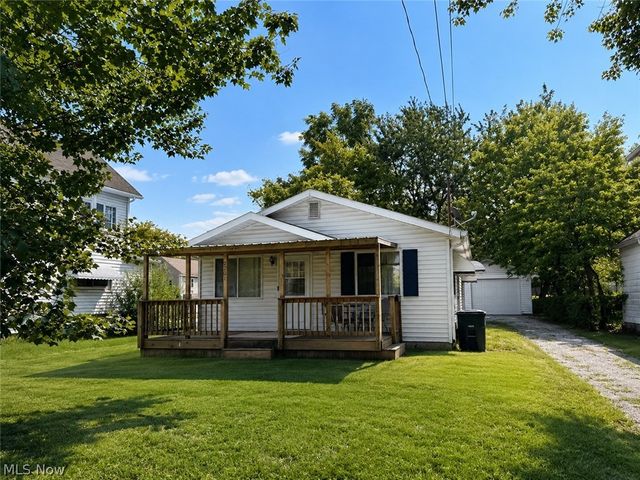 2261 7th Street SW, Akron, OH 44314