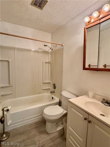 2261 7th Street SW, Akron, OH 44314