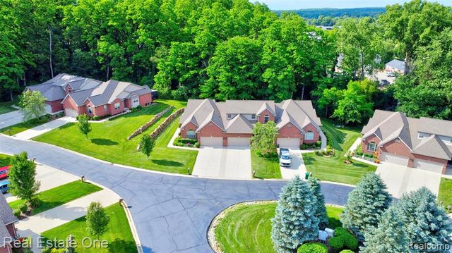 9572 Kingsway Circle, Clarkston, MI 48348