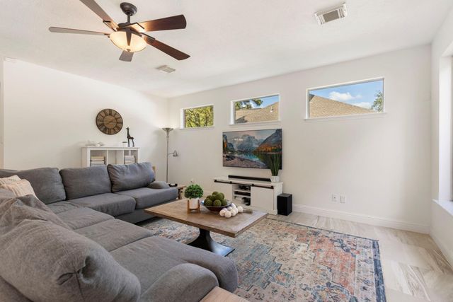 7 S Acacia Park Circle, The Woodlands, TX 77382
