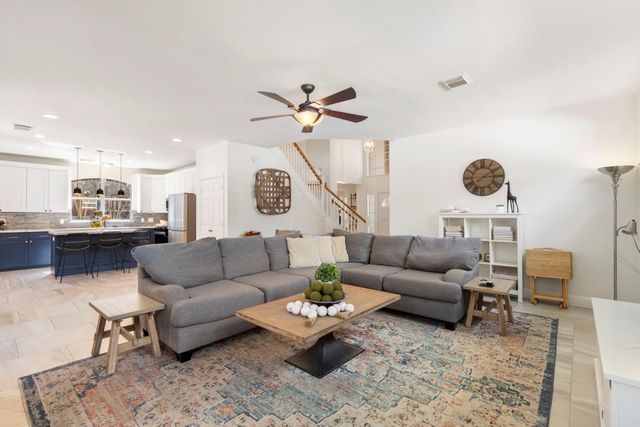 7 S Acacia Park Circle, The Woodlands, TX 77382