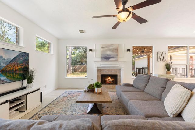 7 S Acacia Park Circle, The Woodlands, TX 77382