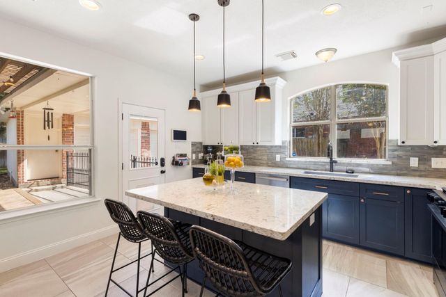 7 S Acacia Park Circle, The Woodlands, TX 77382