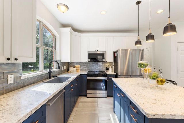 7 S Acacia Park Circle, The Woodlands, TX 77382