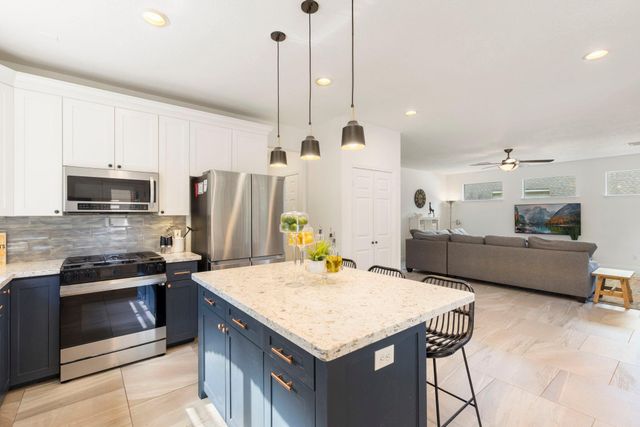 7 S Acacia Park Circle, The Woodlands, TX 77382
