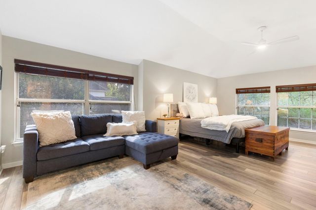 7 S Acacia Park Circle, The Woodlands, TX 77382