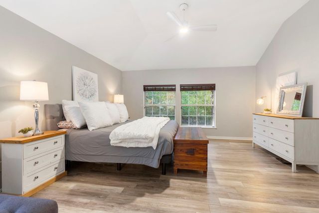 7 S Acacia Park Circle, The Woodlands, TX 77382