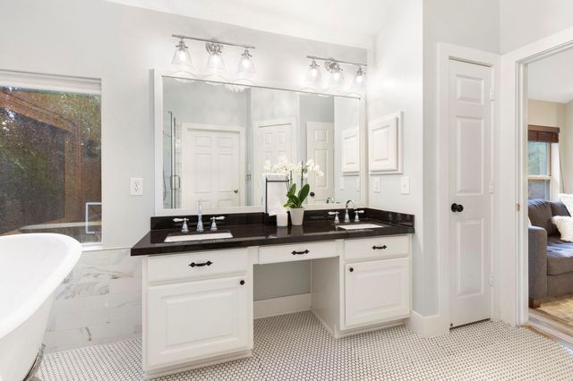 7 S Acacia Park Circle, The Woodlands, TX 77382