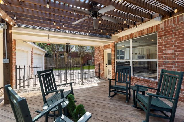 7 S Acacia Park Circle, The Woodlands, TX 77382