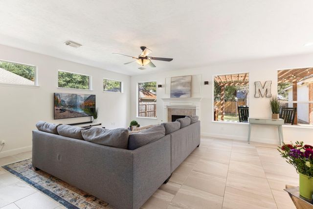 7 S Acacia Park Circle, The Woodlands, TX 77382