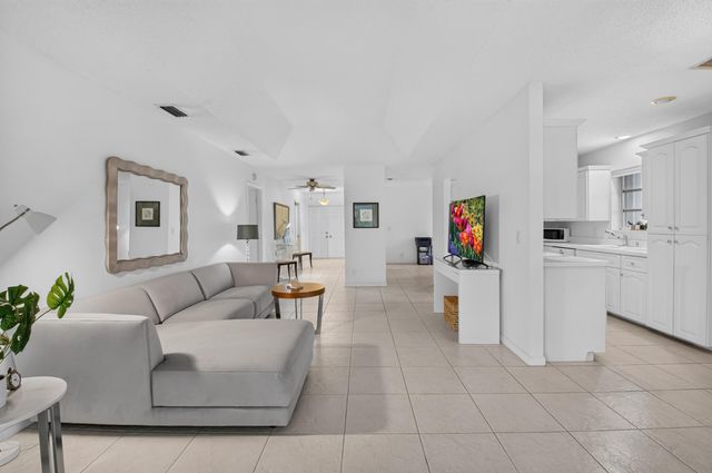 20892 Concord Green Drive E, Boca Raton, FL 33433