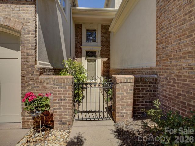 8905 Challis Hill Lane, Charlotte, NC 28226