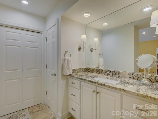 8905 Challis Hill Lane, Charlotte, NC 28226