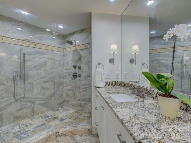 8905 Challis Hill Lane, Charlotte, NC 28226