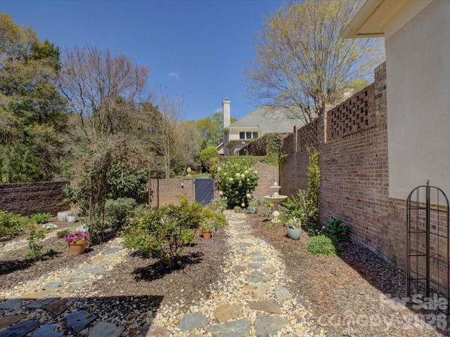 8905 Challis Hill Lane, Charlotte, NC 28226