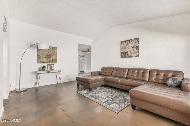 2013 W TULSA Street, Chandler, AZ 85224