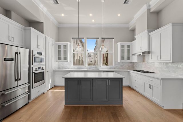 2710 Harvard Street, Houston, TX 77008