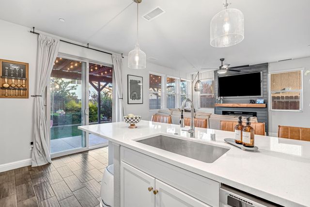 2760 N Sophie Drive, Fresno, CA 93727