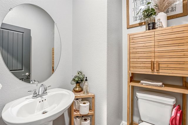 2760 N Sophie Drive, Fresno, CA 93727
