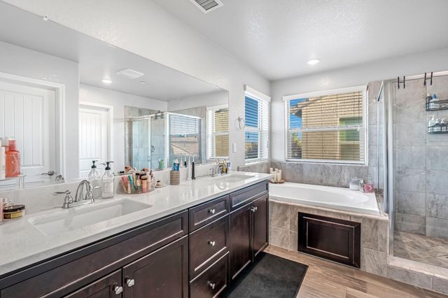2760 N Sophie Drive, Fresno, CA 93727