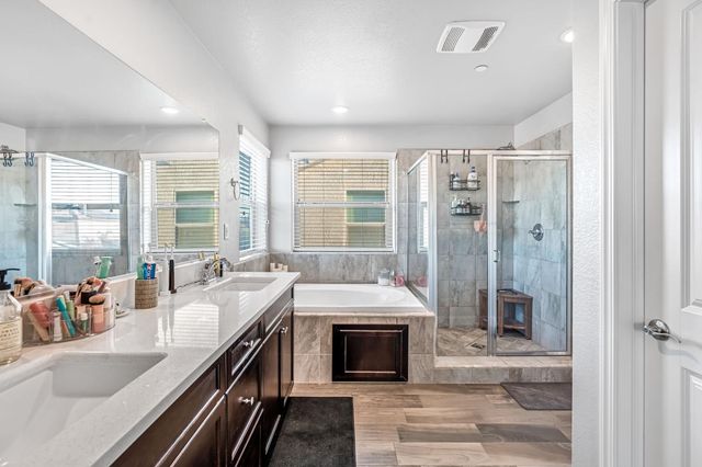 2760 N Sophie Drive, Fresno, CA 93727