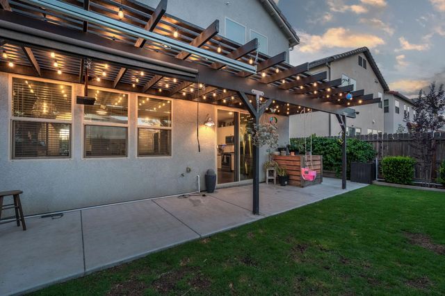 2760 N Sophie Drive, Fresno, CA 93727