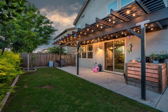 2760 N Sophie Drive, Fresno, CA 93727