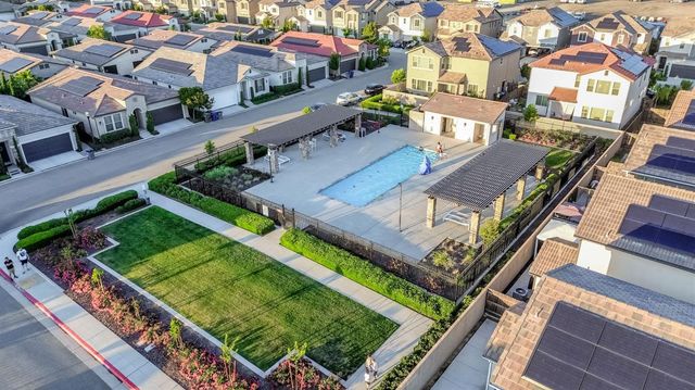 2760 N Sophie Drive, Fresno, CA 93727