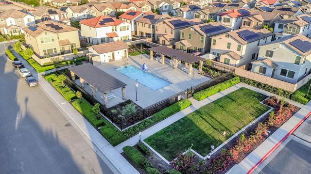 2760 N Sophie Drive, Fresno, CA 93727