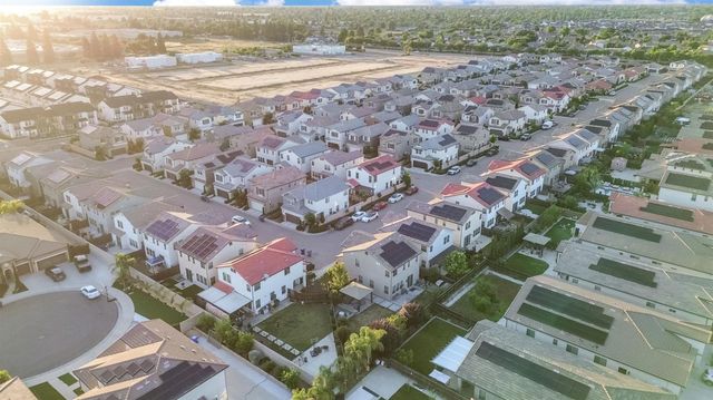 2760 N Sophie Drive, Fresno, CA 93727