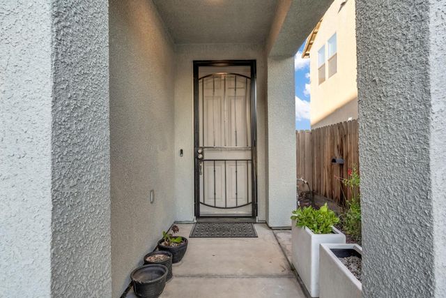 2760 N Sophie Drive, Fresno, CA 93727