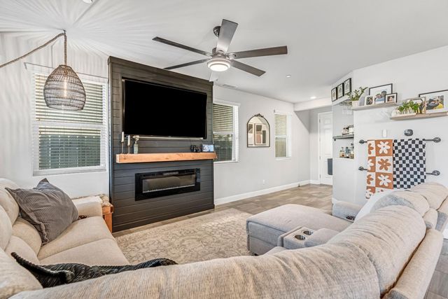 2760 N Sophie Drive, Fresno, CA 93727
