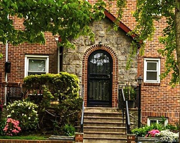 6402 Ellwell Crescent, Rego Park, NY 11374