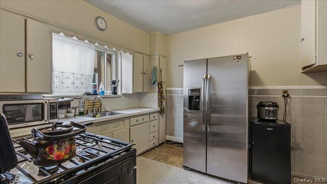 6402 Ellwell Crescent, Rego Park, NY 11374