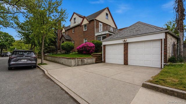 6402 Ellwell Crescent, Rego Park, NY 11374