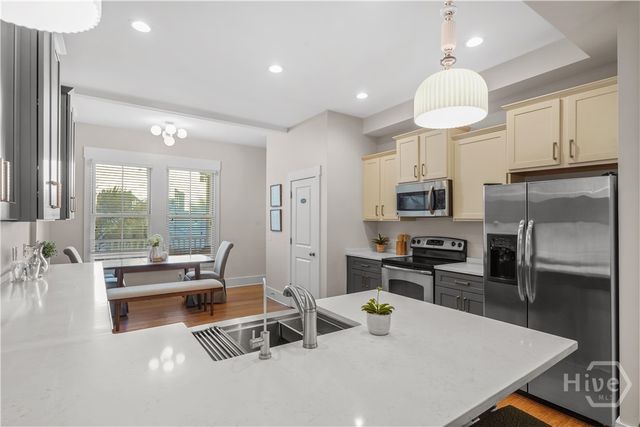 216 W Henry Street, Savannah, GA 31401