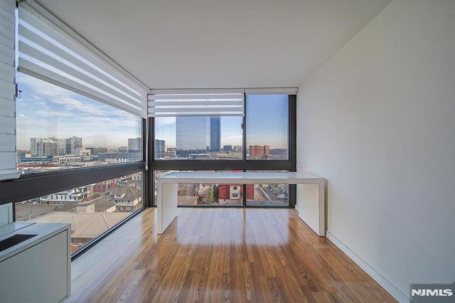 200 Old Palisade Road 9H, Fort Lee, NJ 07024