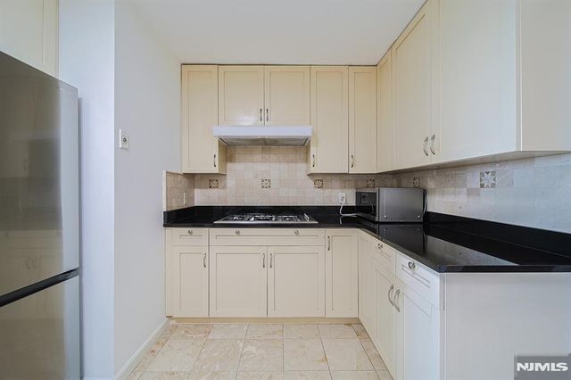 200 Old Palisade Road 9H, Fort Lee, NJ 07024