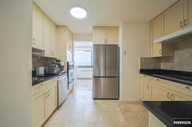 200 Old Palisade Road 9H, Fort Lee, NJ 07024