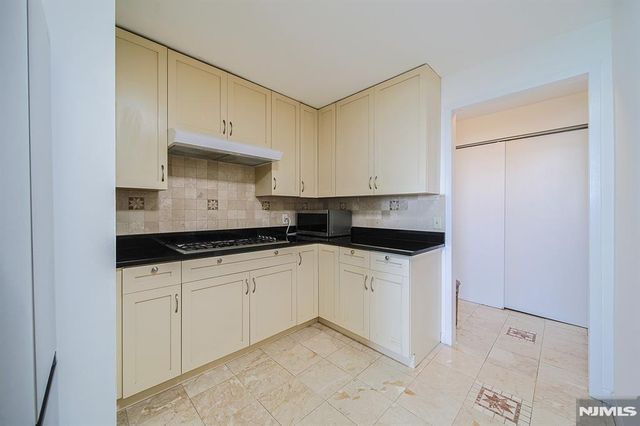 200 Old Palisade Road 9H, Fort Lee, NJ 07024