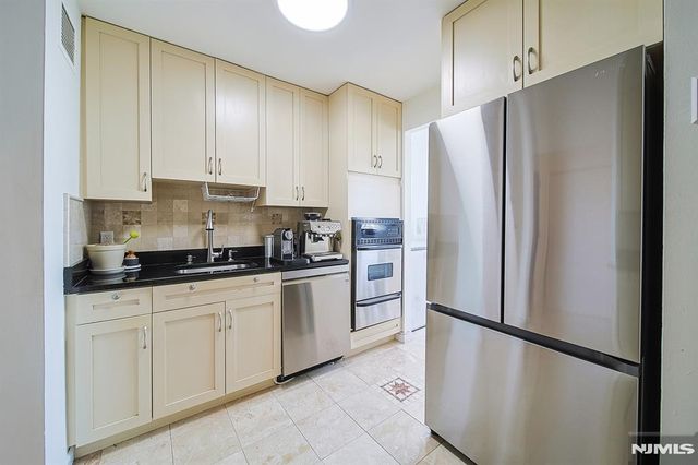 200 Old Palisade Road 9H, Fort Lee, NJ 07024