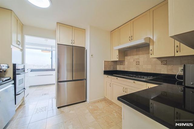 200 Old Palisade Road 9H, Fort Lee, NJ 07024