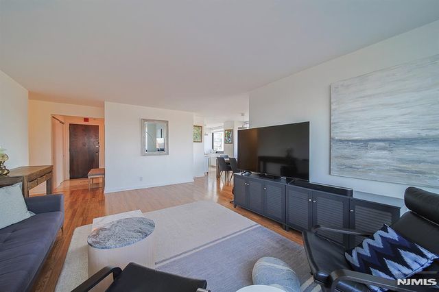 200 Old Palisade Road 9H, Fort Lee, NJ 07024