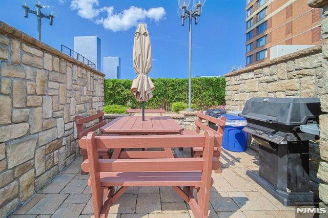 200 Old Palisade Road 9H, Fort Lee, NJ 07024