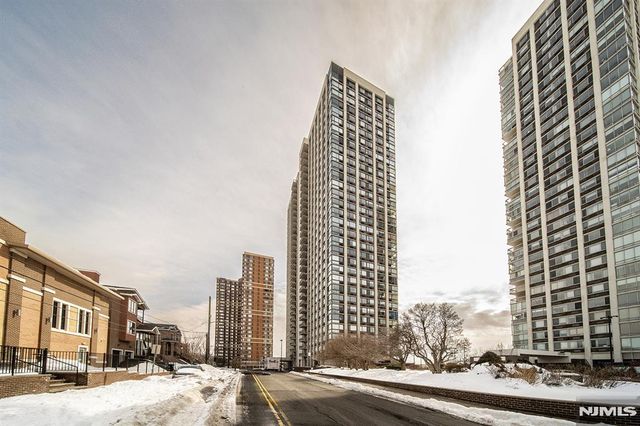 200 Old Palisade Road 9H, Fort Lee, NJ 07024