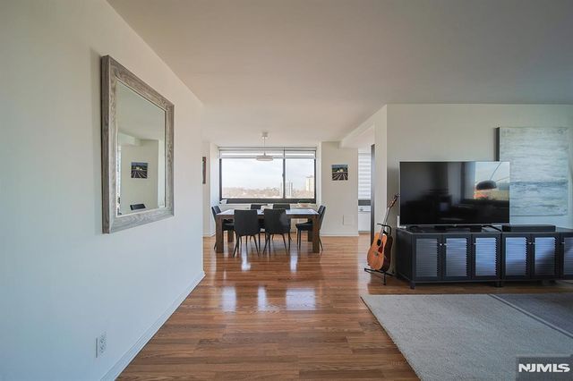 200 Old Palisade Road 9H, Fort Lee, NJ 07024