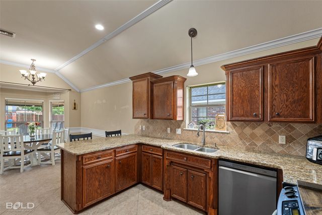 5820 Bluebonnett Drive, Bossier City, LA 71112