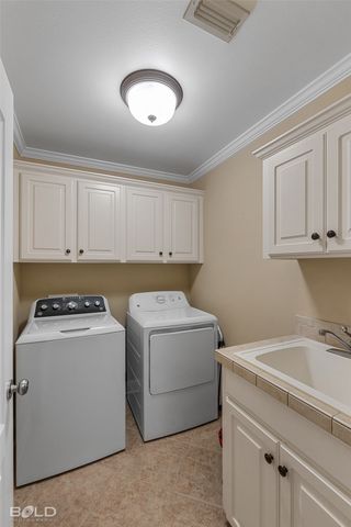 5820 Bluebonnett Drive, Bossier City, LA 71112