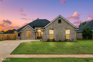 5820 Bluebonnett Drive, Bossier City, LA 71112