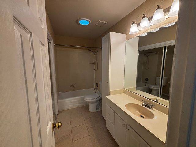 816 E Texas Street, Grapevine, TX 76051